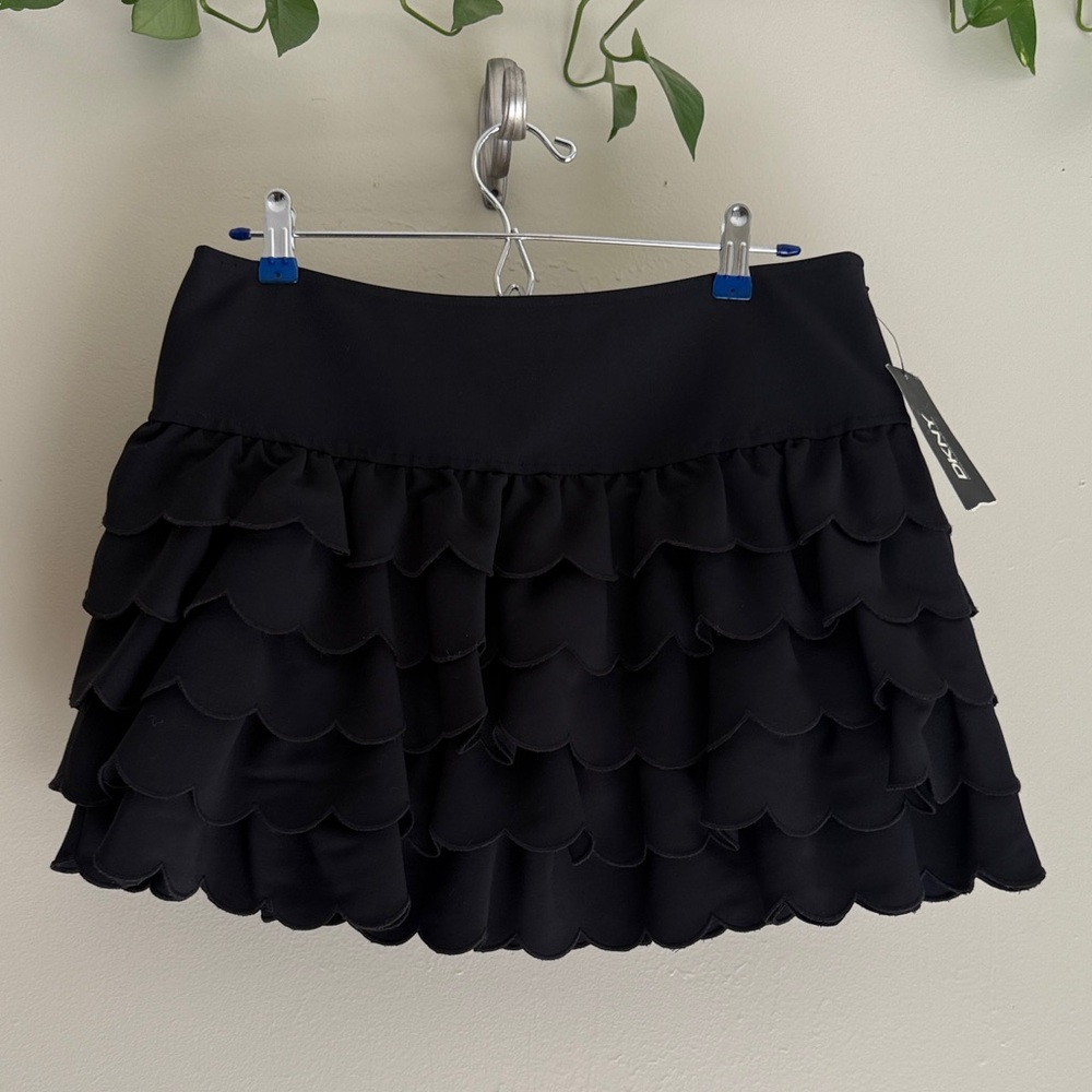 NWT Scalop details Elegant Black Ruffled mini‎ Skirt size 10